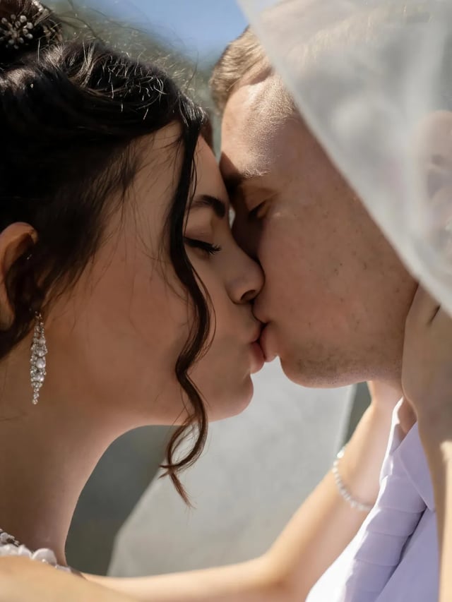 AI Kiss sample result